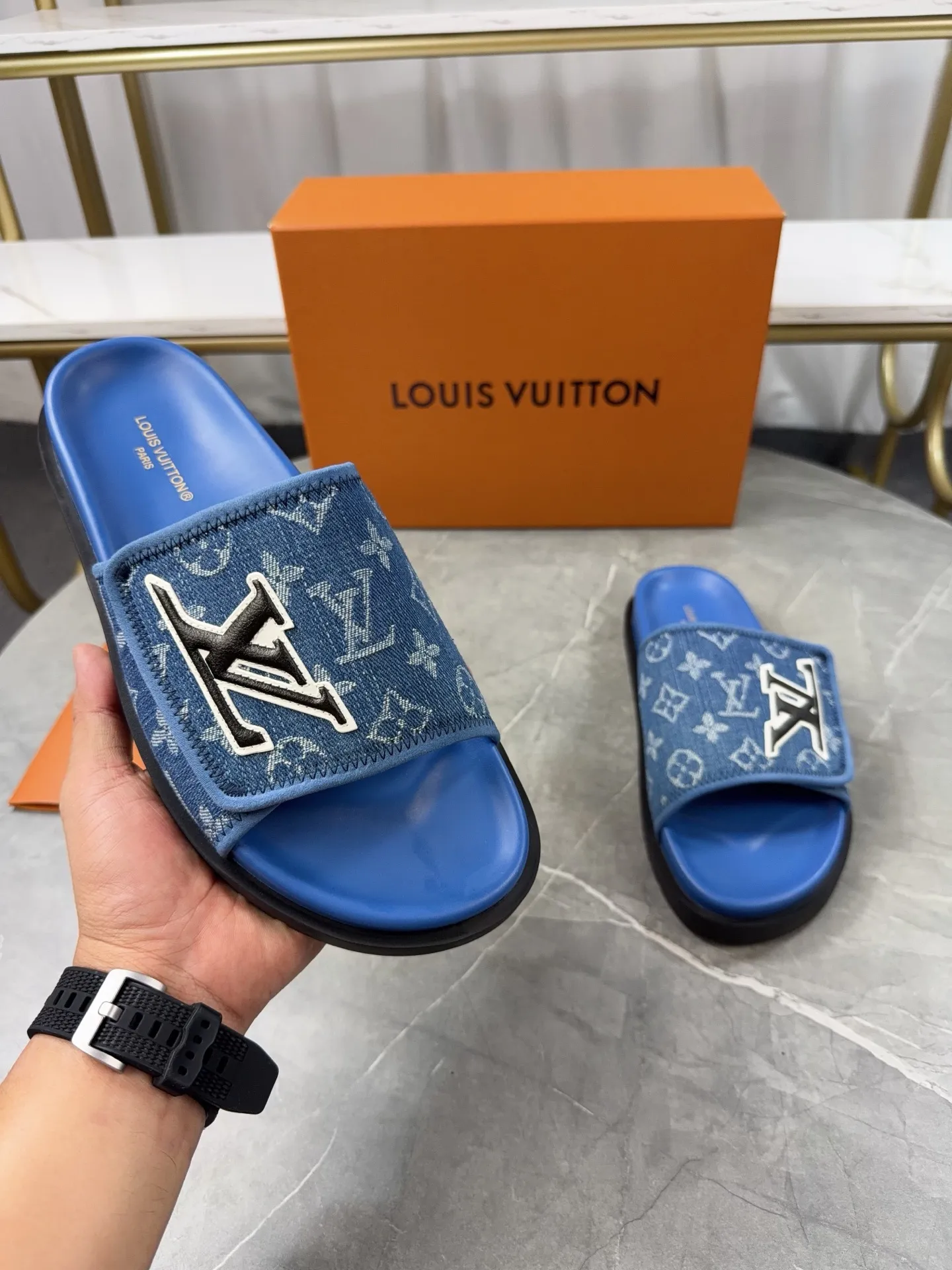 Men's Men's Shoes 💰380💰 🌈LV | Louis Vuitton ²⁰²³ 𝐬𝐬 🧡💚2025 Spring and Summer New Style Top Version‼ ️The original version is the same. The counter specializes in the latest straw slippers. Hard goods are new🆕 ❥Purchase level! Full of high-end feel! A popular model among bloggers at home and abroad, it’s retro and fashionable, and looks stunning on your feet! Mainly recommended models on the official website★ ━━━━━ ЅᏇєєt ━━━━━ ▪️Upper: original customized cowhide fabric ▪️Inner: cow lining ▪️Outsole: high-end rubber outsole ▪️Shoe size: 35-47 (46-47 customization is not returnable)
